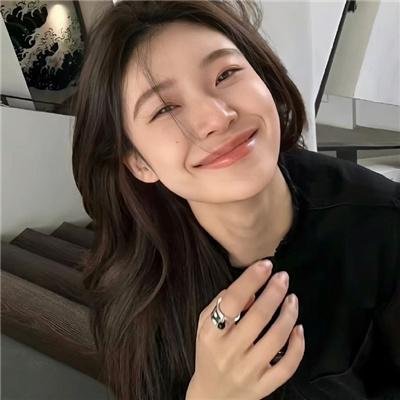 追梦的黎族女娃娃